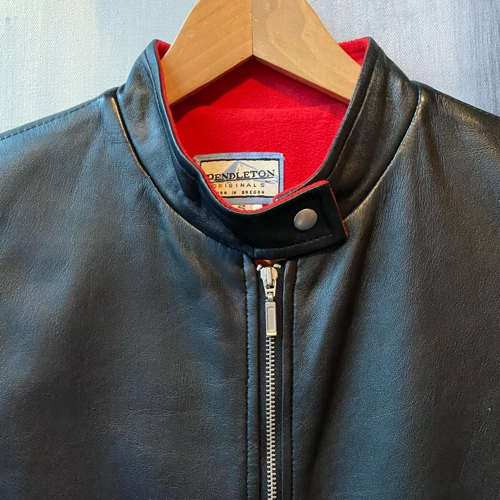 Pendleton Black Leather Vest with Red Fleece Lining Sz Small Mint Condition - Picture 3 of 10